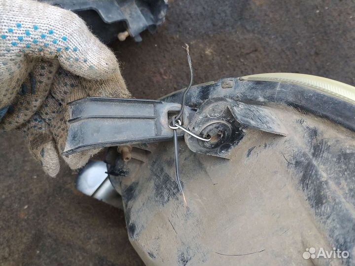 Фара правая mitsubishi galant 9