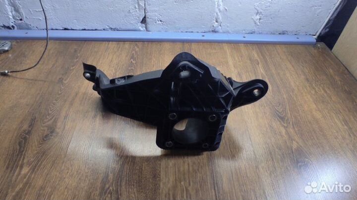 Педаль тормоза Skoda Rapid лифтбек 1.6 2015