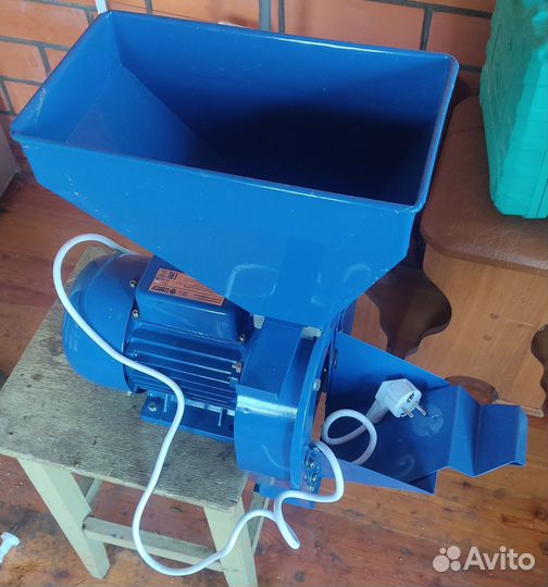 Овощерезка зернодробилка Зубр-2С