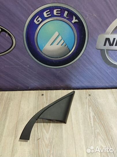 Уголок накладка зеркала внутри салона Geely atlas