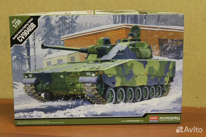 13217 Шведская бмп CV9040B, 1:35 Academy