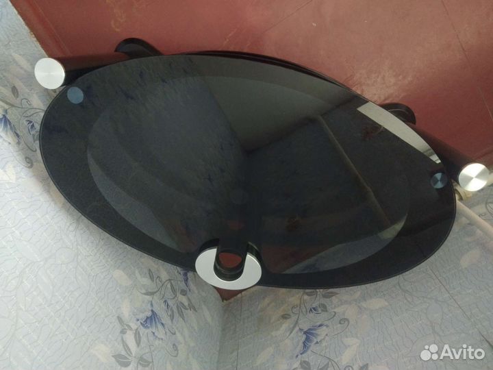 Стеклянная тумба под тв