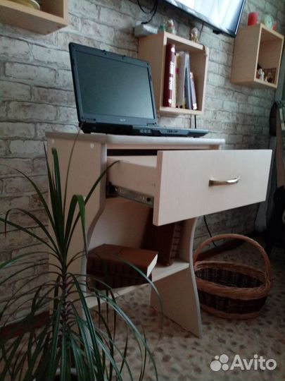 Столик для ноутбука