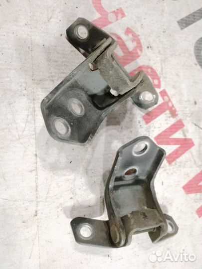 Петля двери передняя правая Mazda 3 BL 1.6 2012