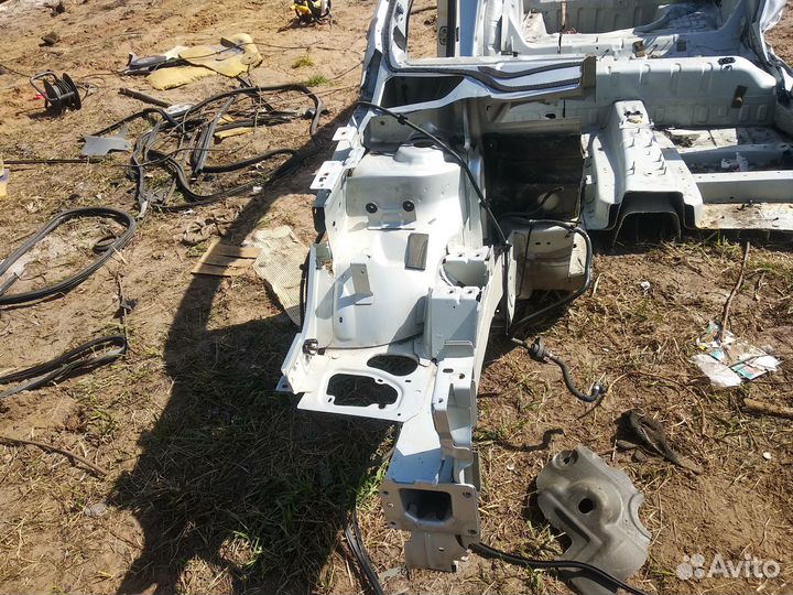 Заднее правое крыло Ситроен С4 В7