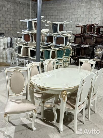 Стол и стулья