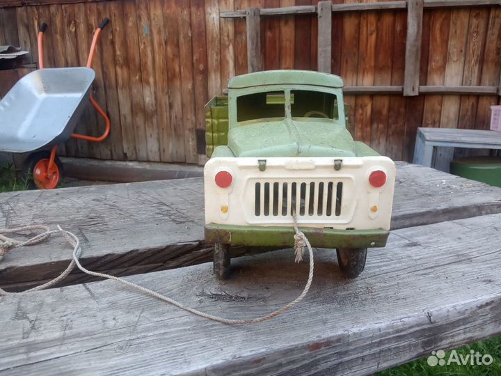Игрушка машинка железная