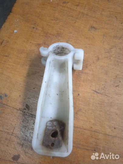 Крепление стеклоочистителя Мерседес E класс