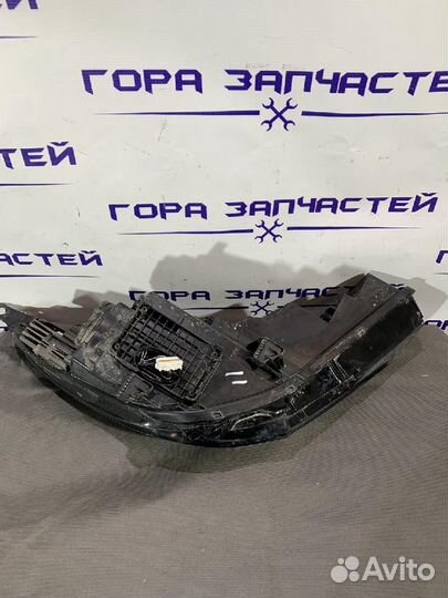 Фара левая Hyundai Elantra