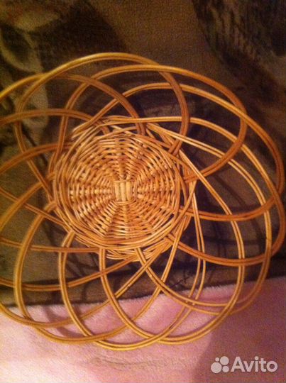 Плетеная вазочка для фруктов