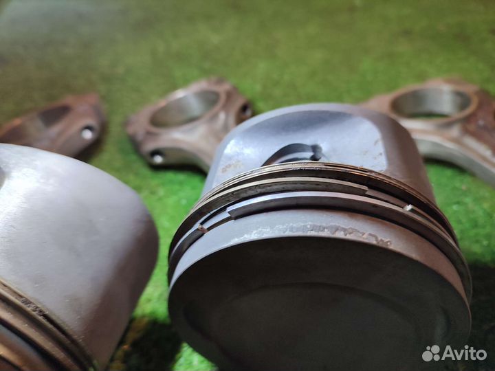 Поршни с шатунами Mercedes w124 m102 2.3