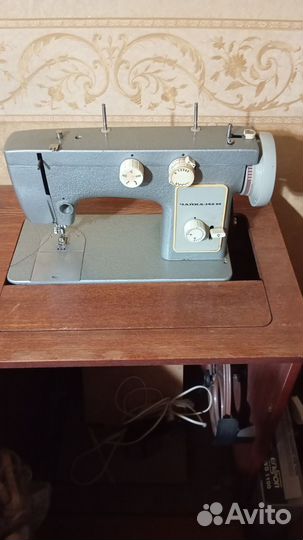 Продам швейную машинку Чайка 142 м