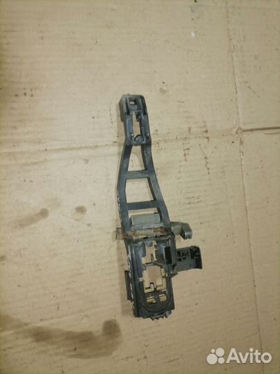 Кронштейн ручки двери внешняя зад лево Форд ц-макс