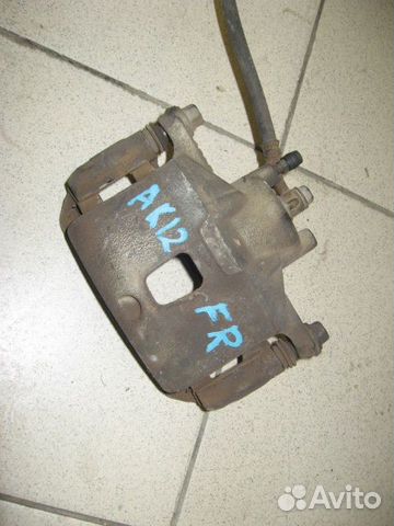 Суппорт перед право Nissan BZ11, AK12, C11, Tiida