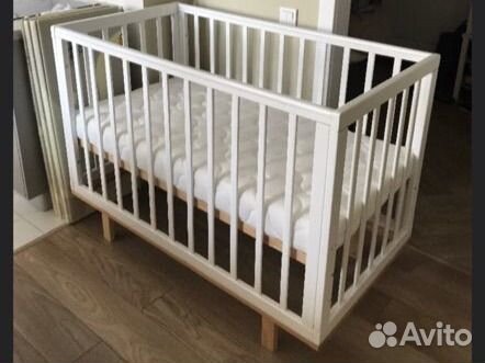 Детская кроватка с маятником happy baby