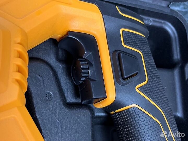 Сабельная пила Dewalt 850W в кейсе