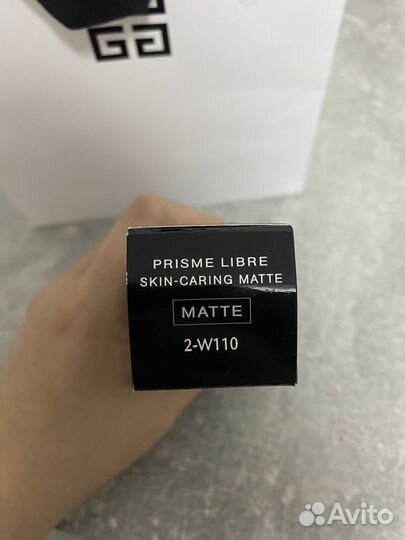 Тональный крем Givenchy живанши