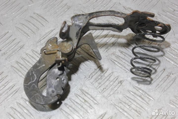 Крюк открывания капота E 210