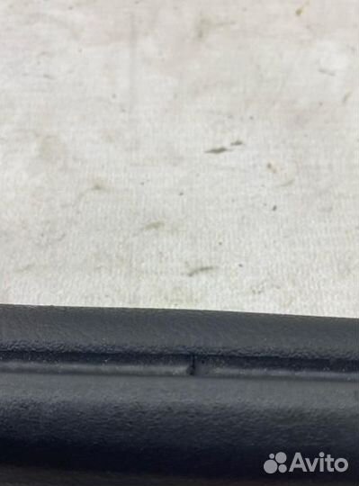 Уплотнительная резинка боковой двери передняя