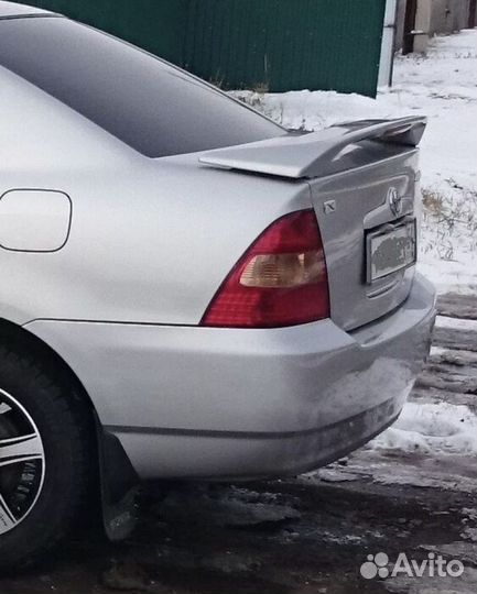 Спойлер на крышку багажника Toyota Corolla 120