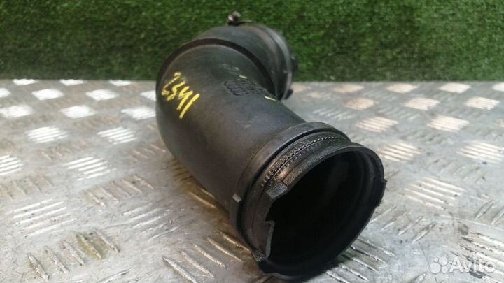 Патрубок воздушного фильтра Audi A6