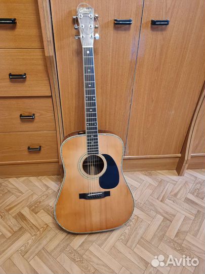 Акустическая гитара в хорошем состоянии