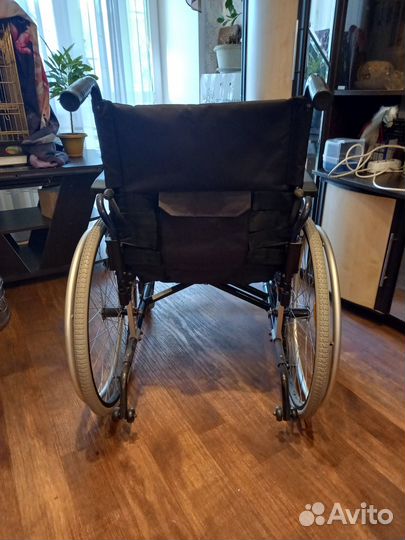 Продам инвалидную коляску