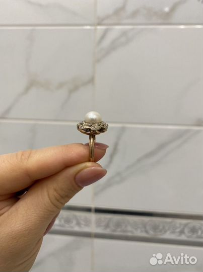 Зотолотое кольцо с жемчугом