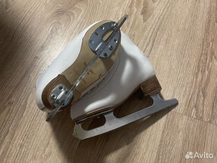 Фигурные коньки risport Lux 190