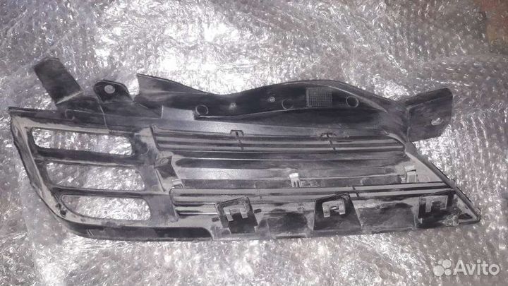 Решетка радиатора Nissan Micra, левая AK12 05-07