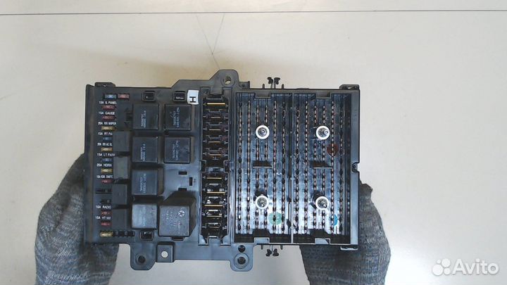 Блок предохранителей Chrysler Town-Country, 1996