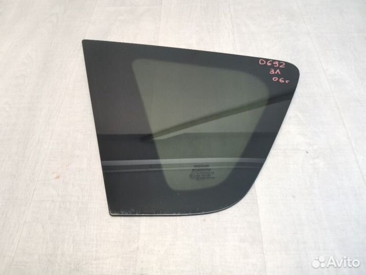 Стекло кузовное форточка левое Nissan Note E11 1.6