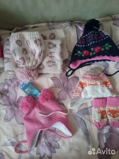 Новые шапки на девочку. Размеры разные