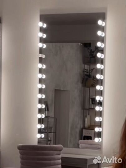 Стол визажиста