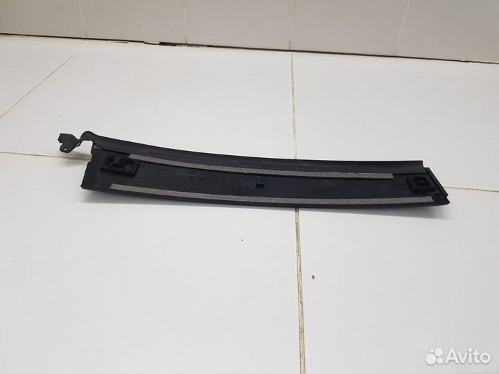 Накладка задней правой двери (Geely Coolray)