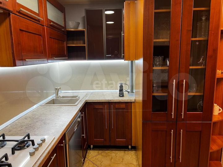 3-к. квартира, 100 м², 9/11 эт.