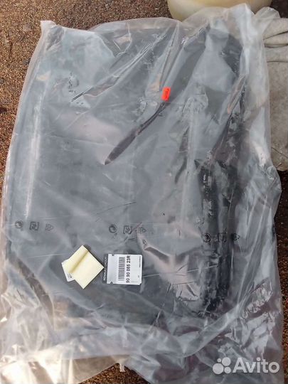 Пластик задней двери Рено Дастер