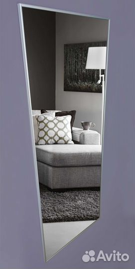 Зеркало в серебристой раме