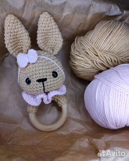 Вязаная погремушка