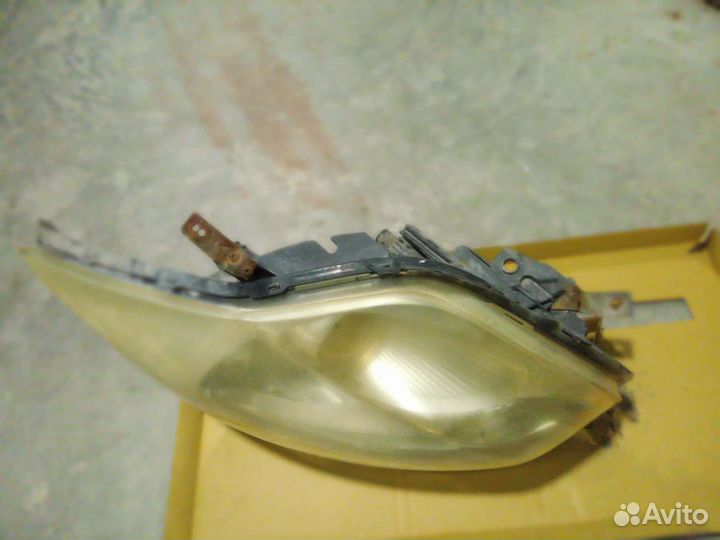 Фары на toyota auris