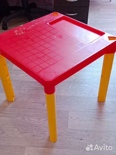 Детский стол