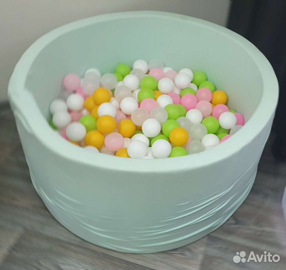 Сухой бассейн с шариками