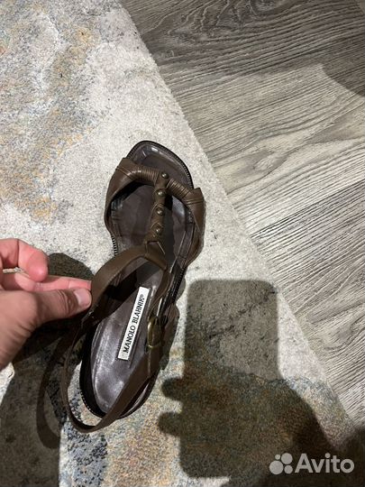 Manolo blahnik 40.5