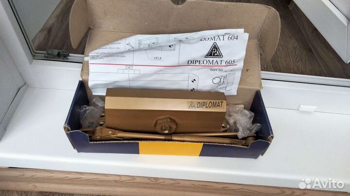 Доводчик дверной diplomat