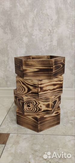 Полки в виде сот