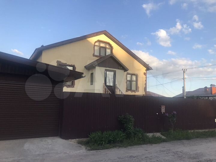 Коттедж 197 м² на участке 8,2 сот.