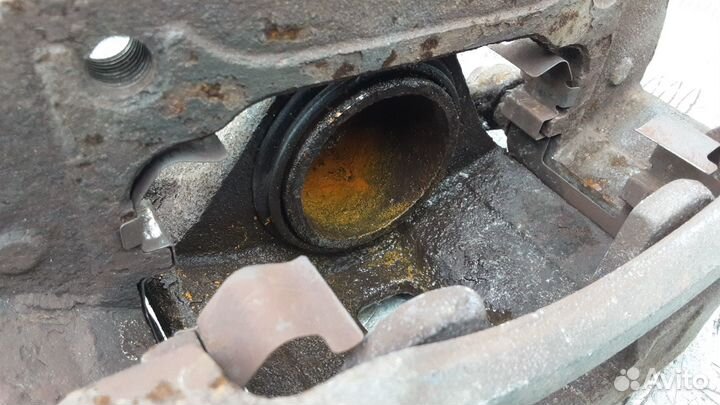 Суппорт передний левый Kia Soul рест. 2012