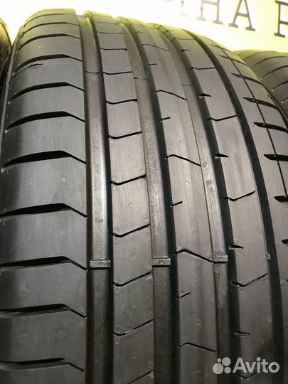 Pirelli P Zero PZ4 275/35 R20 и 245/40 R20 102Y
