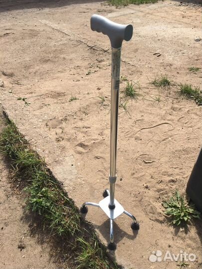 Трость четырехопорная Armed