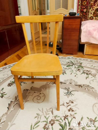 Стул деревянный